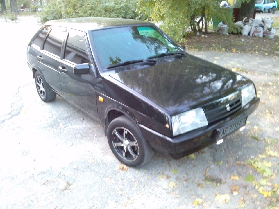 Пластик салона и полку багажника обтянул карпетом! — Lada 21093i, 1,6 л ...