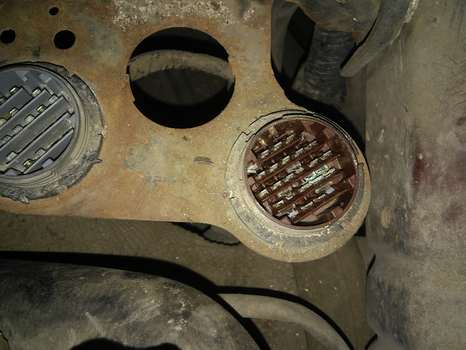 Чистка контактов косы в моторном отсеке — Peugeot 406, 1,8 л., 1996 ...