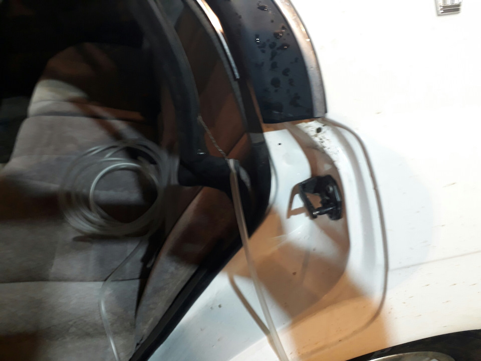 достал свист в дверях — Toyota Crown (S140), 3 л, 1993 года | своими ...