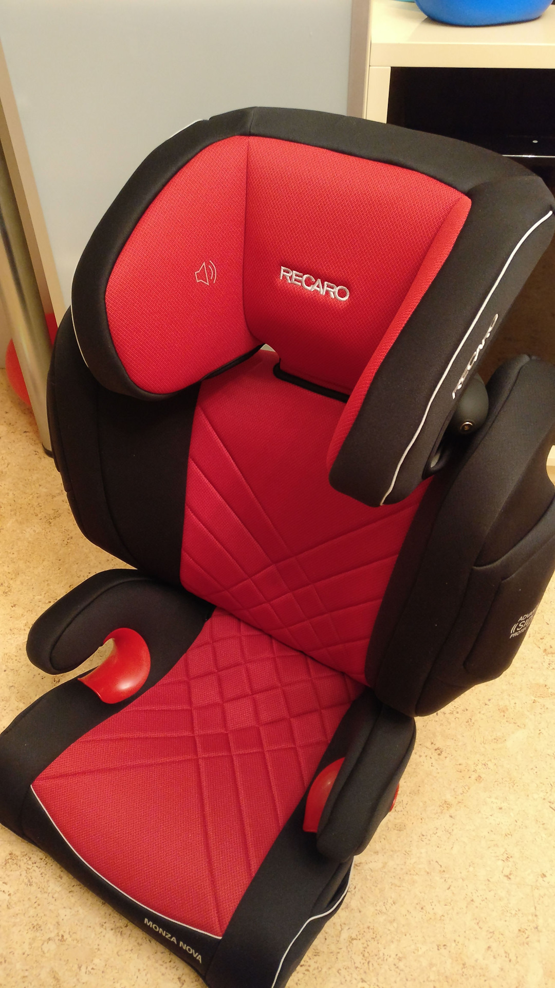 Новостяшки и детское кресло Recaro Moza Nova 2 Seatfix — SEAT Leon FR ...