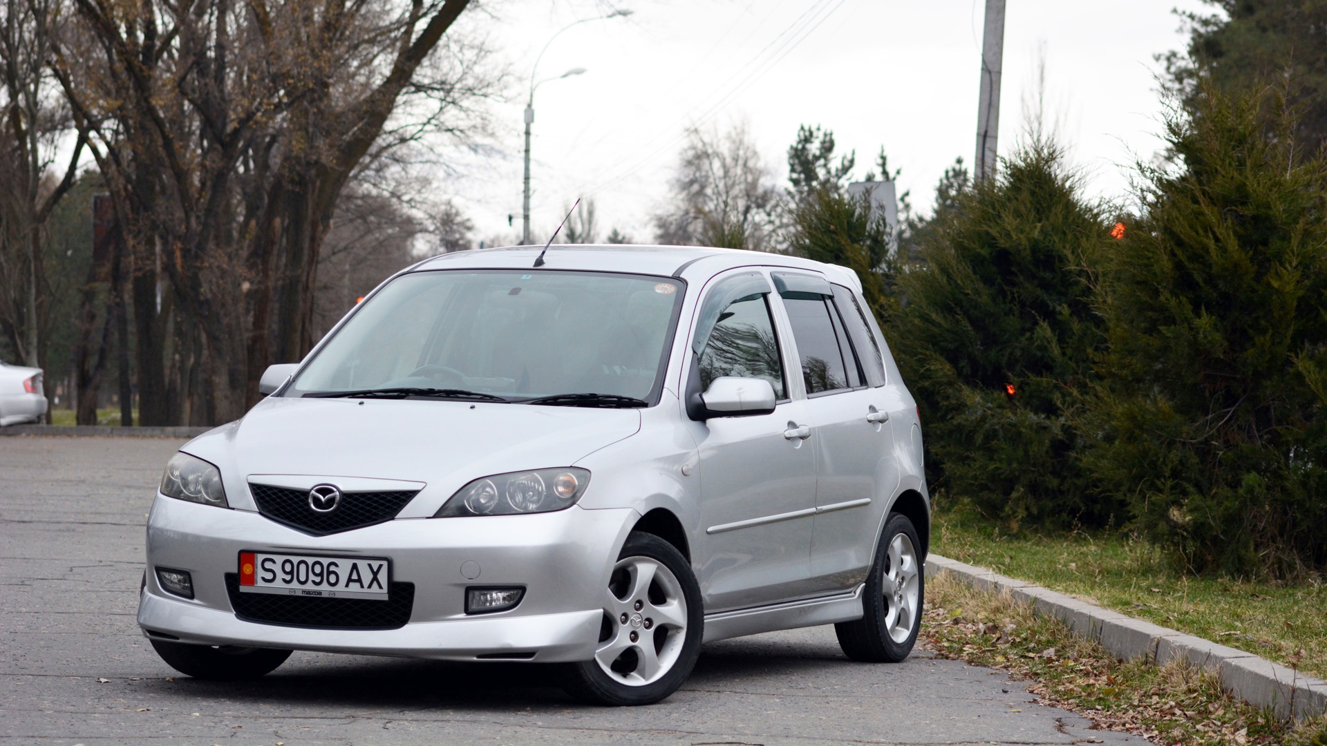 Mazda demio фото