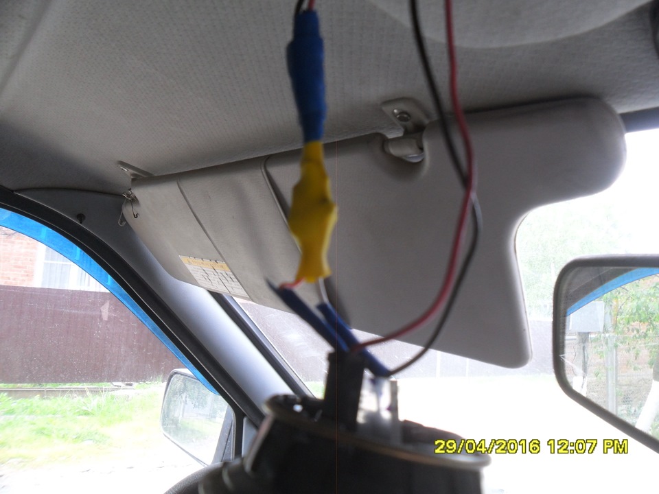 Драйвер вешаем в разрыв, закрываем термоусадкой и кидаем на потолок. — УАЗ Patriot