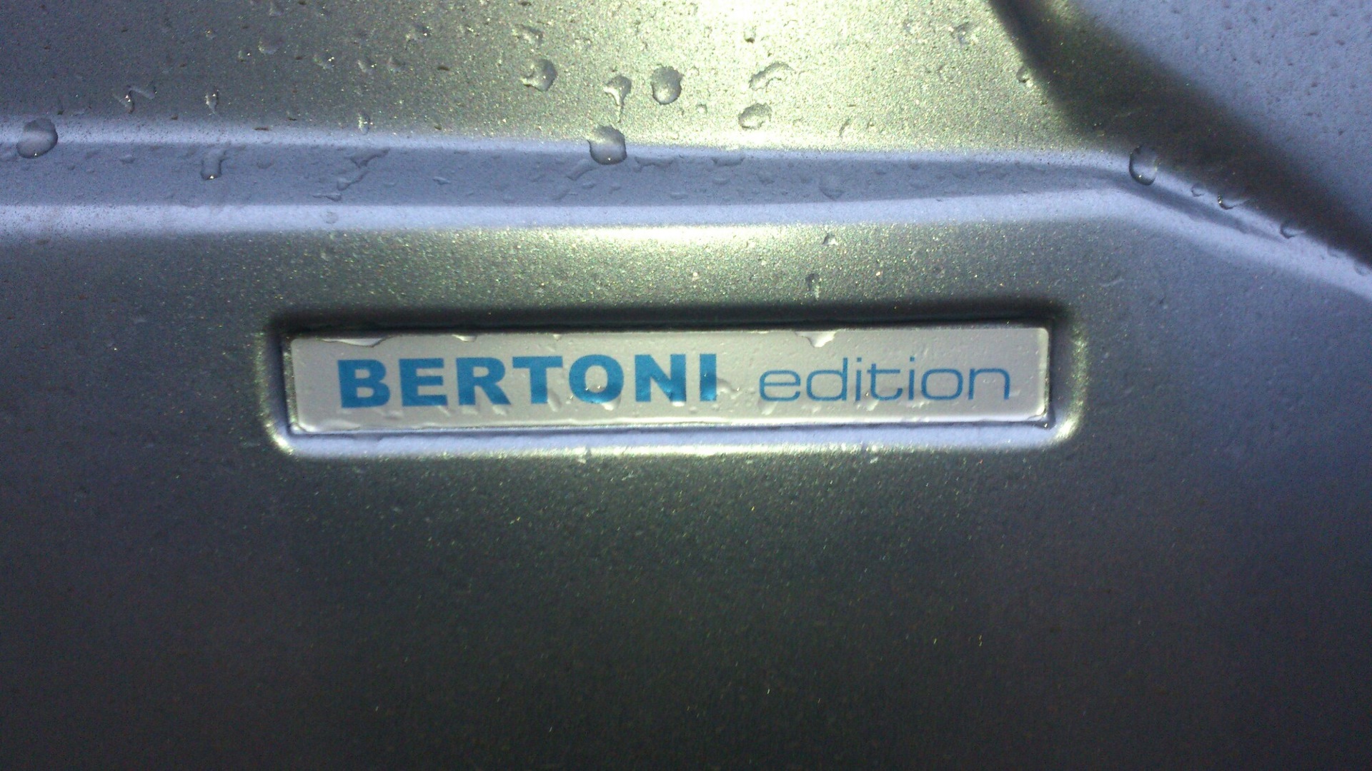 шильдик нива шевроле bertone