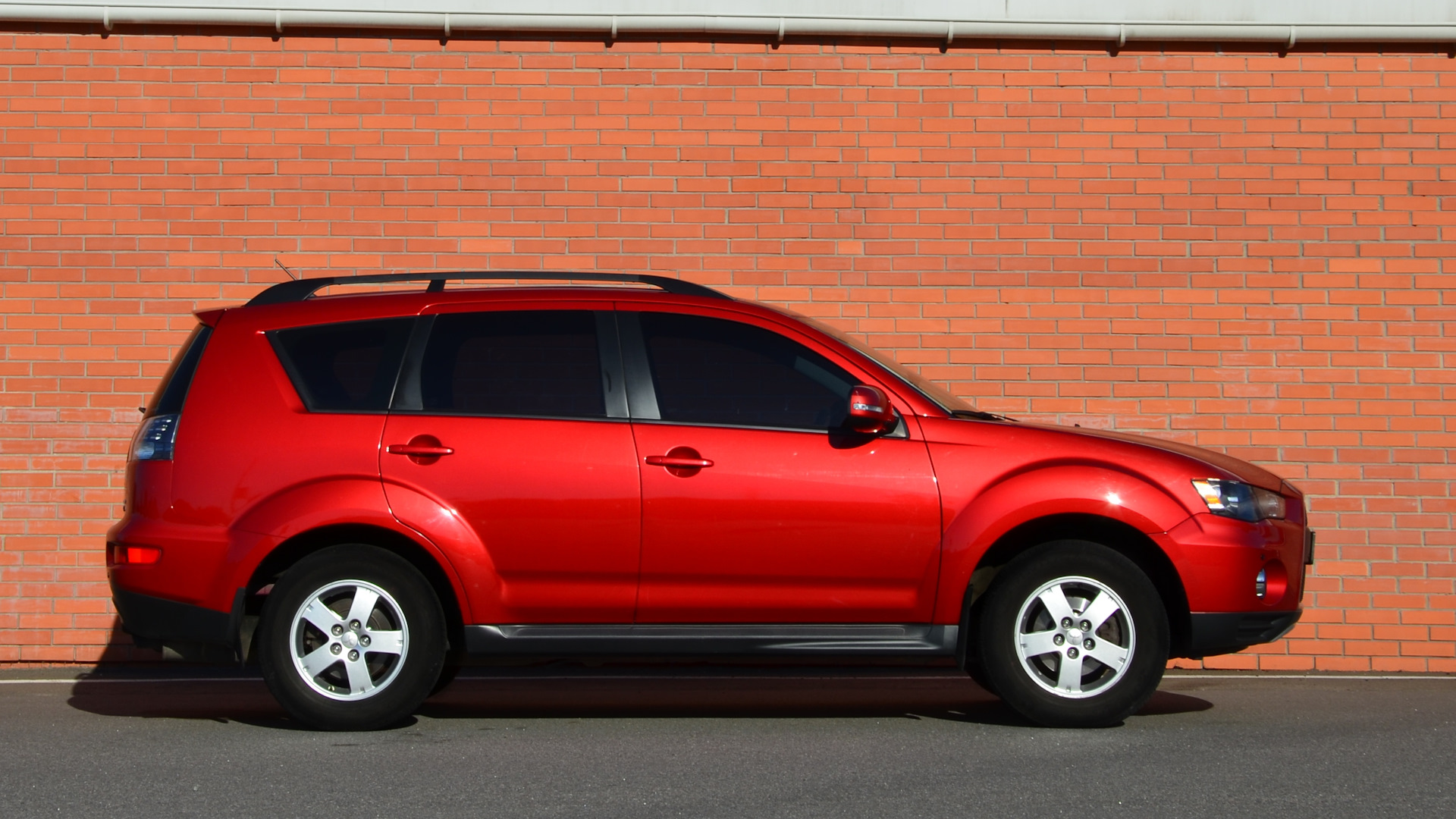 Хл т. Аутлендер XL красный. Mitsubishi Outlander XL красная. Митсубиси Аутлендер 2008 года красный. Мицубиси Аутлендер XL красный.