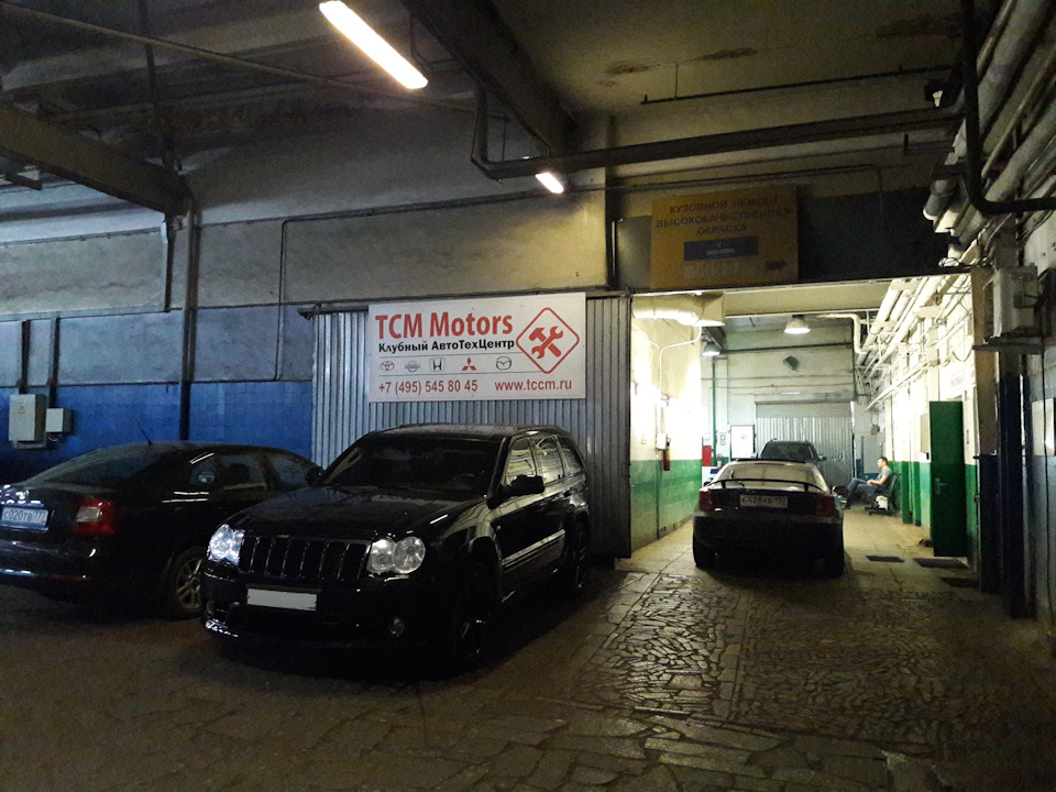 Фото в бортжурнале Jeep Grand Cherokee SRT-8 (WK). Запчасти на фото: S4580