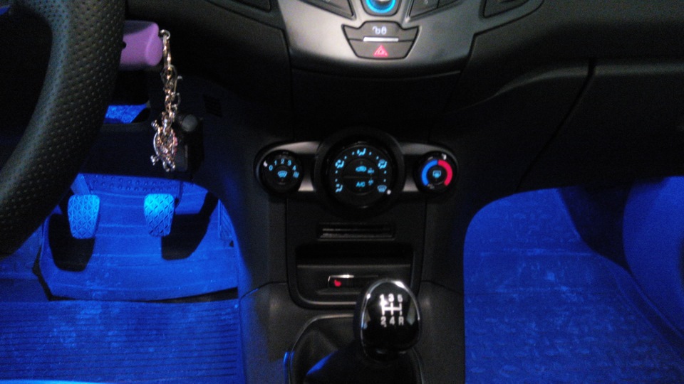 Подсветка ч.2 — Ford Fiesta (Mk VI), 1,6 л, 2015 года | электроника ...