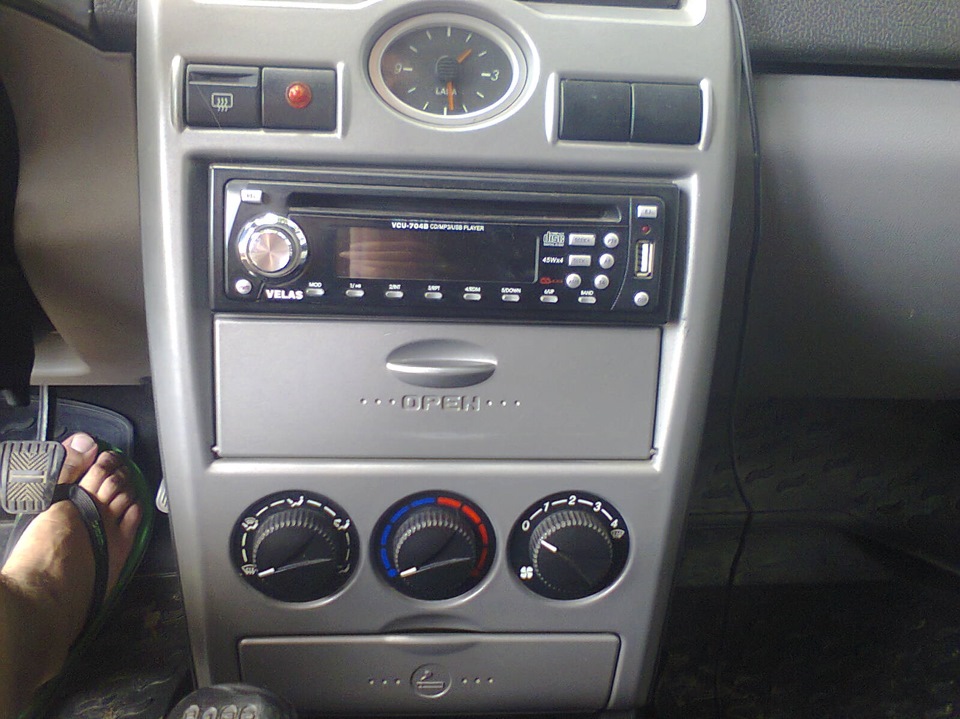 Музыка должна играть а не орать) — Lada Приора хэтчбек, 1,6 л, 2009 ...