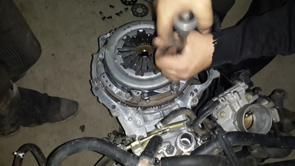 снять двигатель авенсис. прокладки на двигатель тойота авенсис 2007 г. 0 бензин 2003. Toyota avensis 2019 двигатель. снятие двигателя авенсис 2.