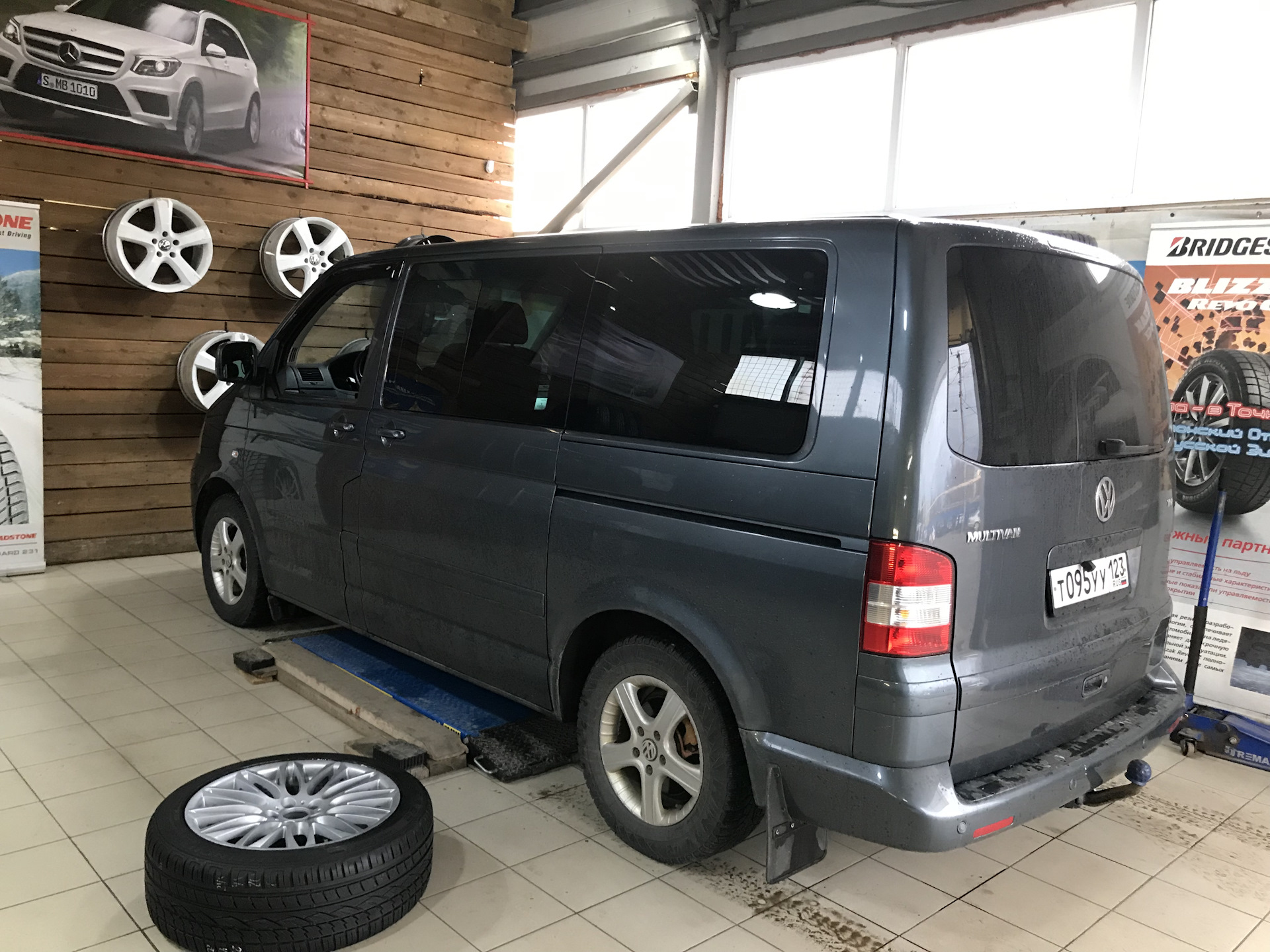 Multivan 2.5. Диски на VW Multivan t5. Диски 20r на Мультивен t6.1. Мультивен на BBS. Multivan t4 2002 2.5 TDI forcop.