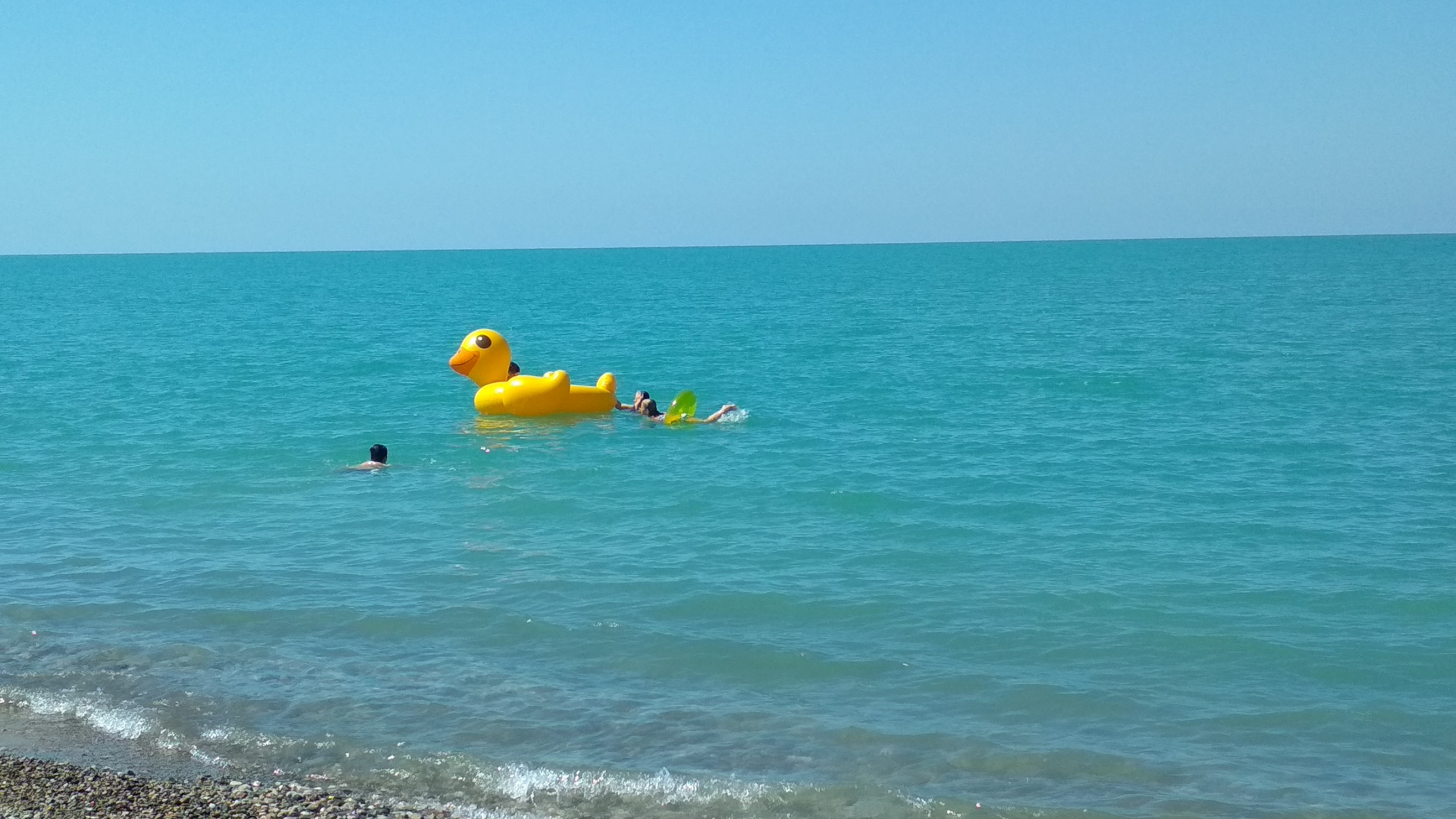 Погода моря в абхазии сейчас. Абхазия море. Море в Абхазии сейчас. Абхазия 2022. Море в Абхазии сейчас фото реальное.