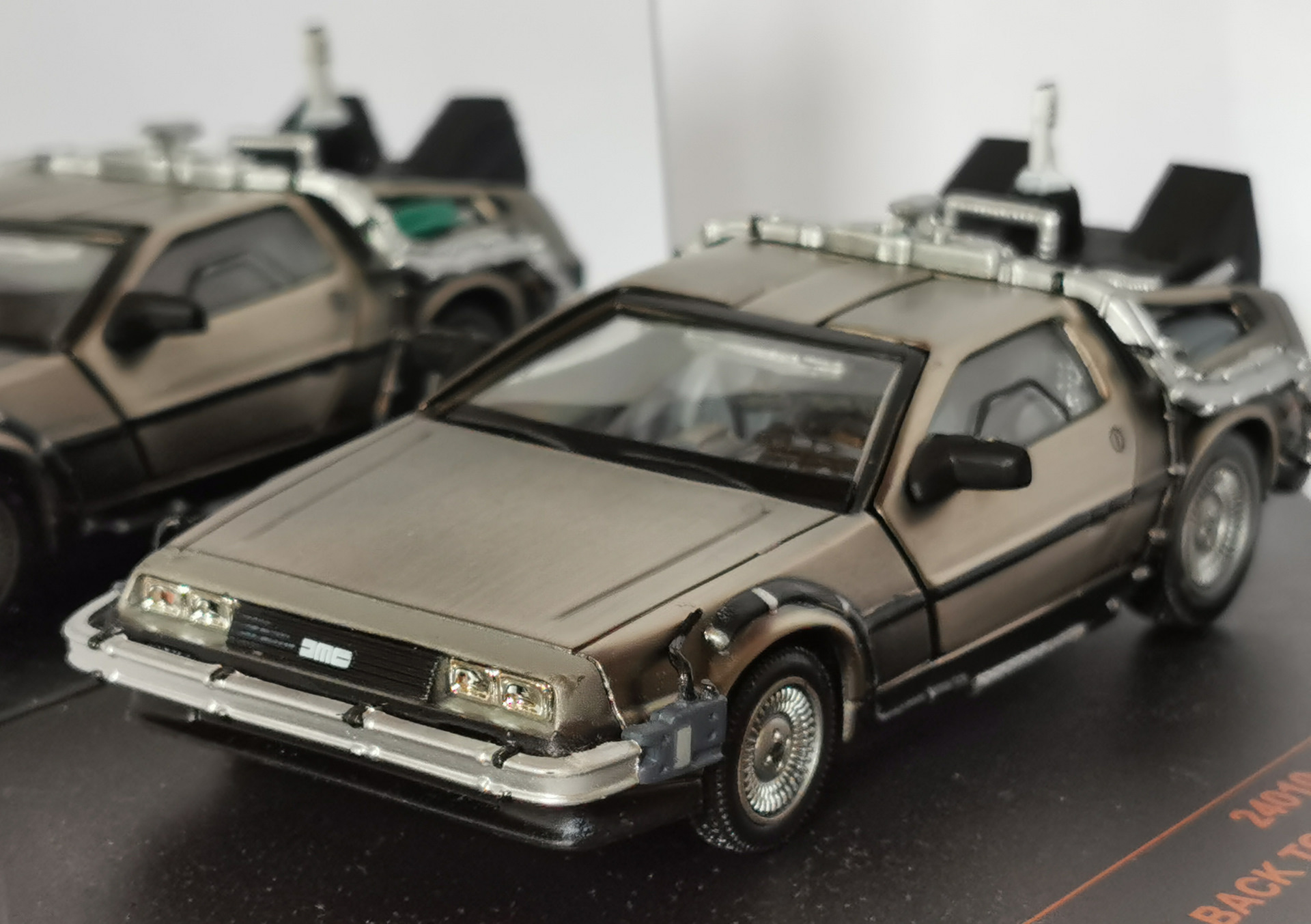 DeLorean DMC-12. 