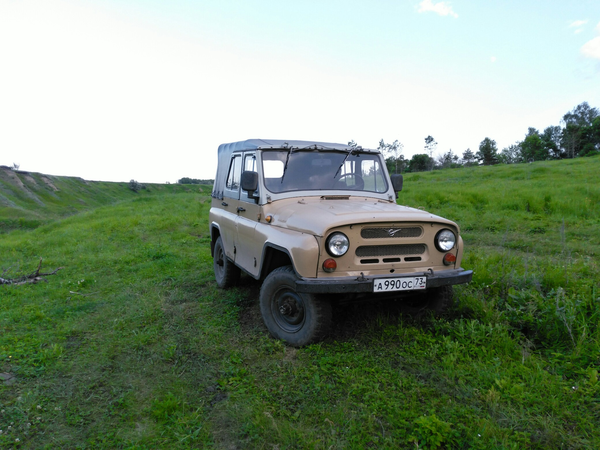 Уаз 1990 года. УАЗ-31512 легковой автомобиль. УАЗ 31512 Фаэтон. УАЗ 31512 бежевый. УАЗИК 1990.