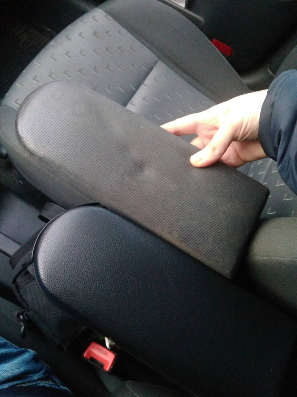 Как снять подлокотник шкода Замена подлокотника - Skoda Octavia A4 Mk1, 1,6 л, 2006 года стайлинг DRIVE2