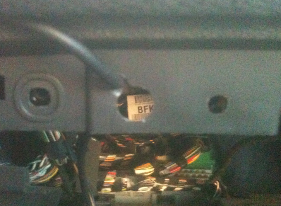 AUX-подключение разъема — Ford Focus II Hatchback, 1,6 л, 2006 года ...