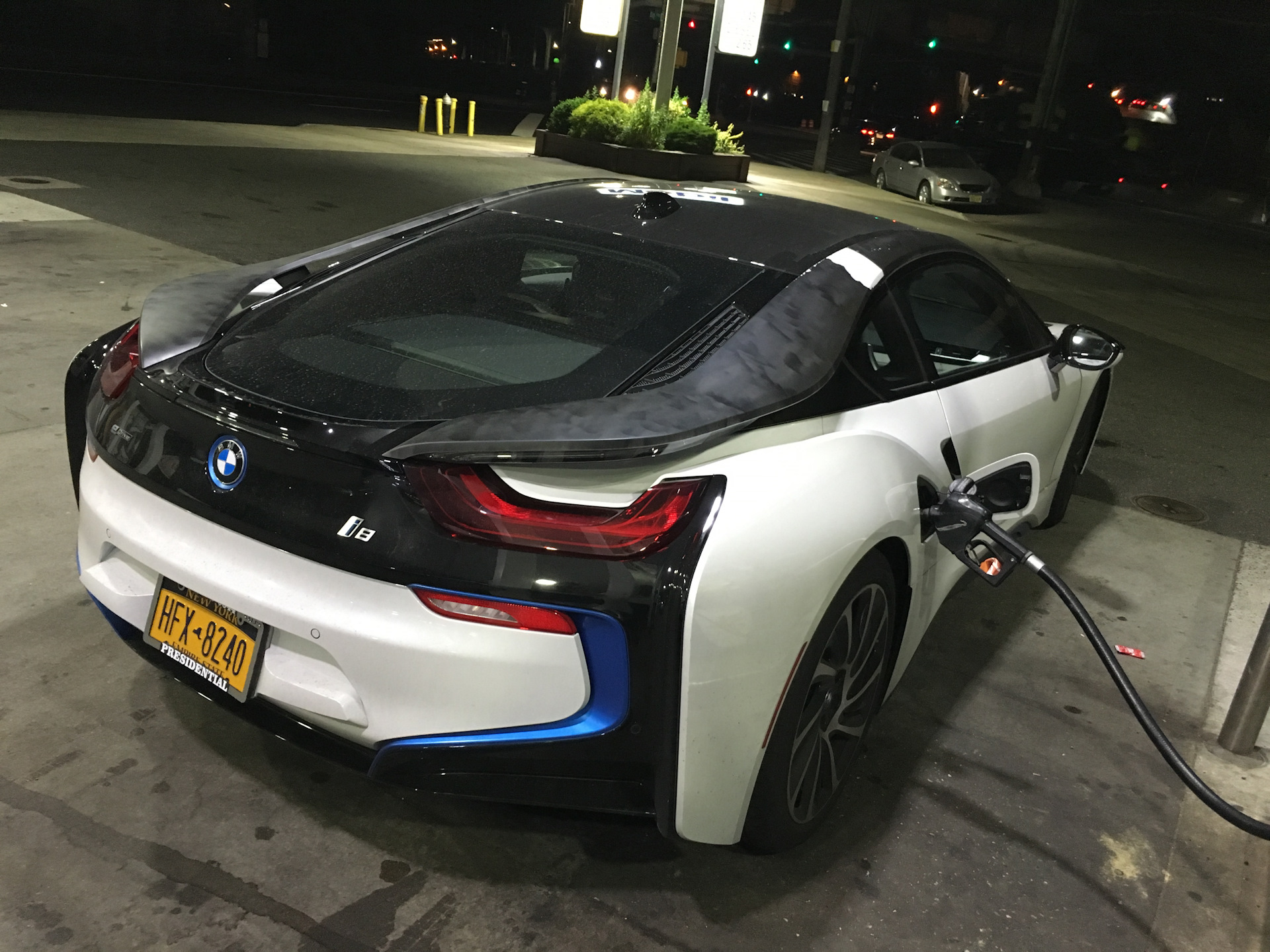 Электро BMW i8