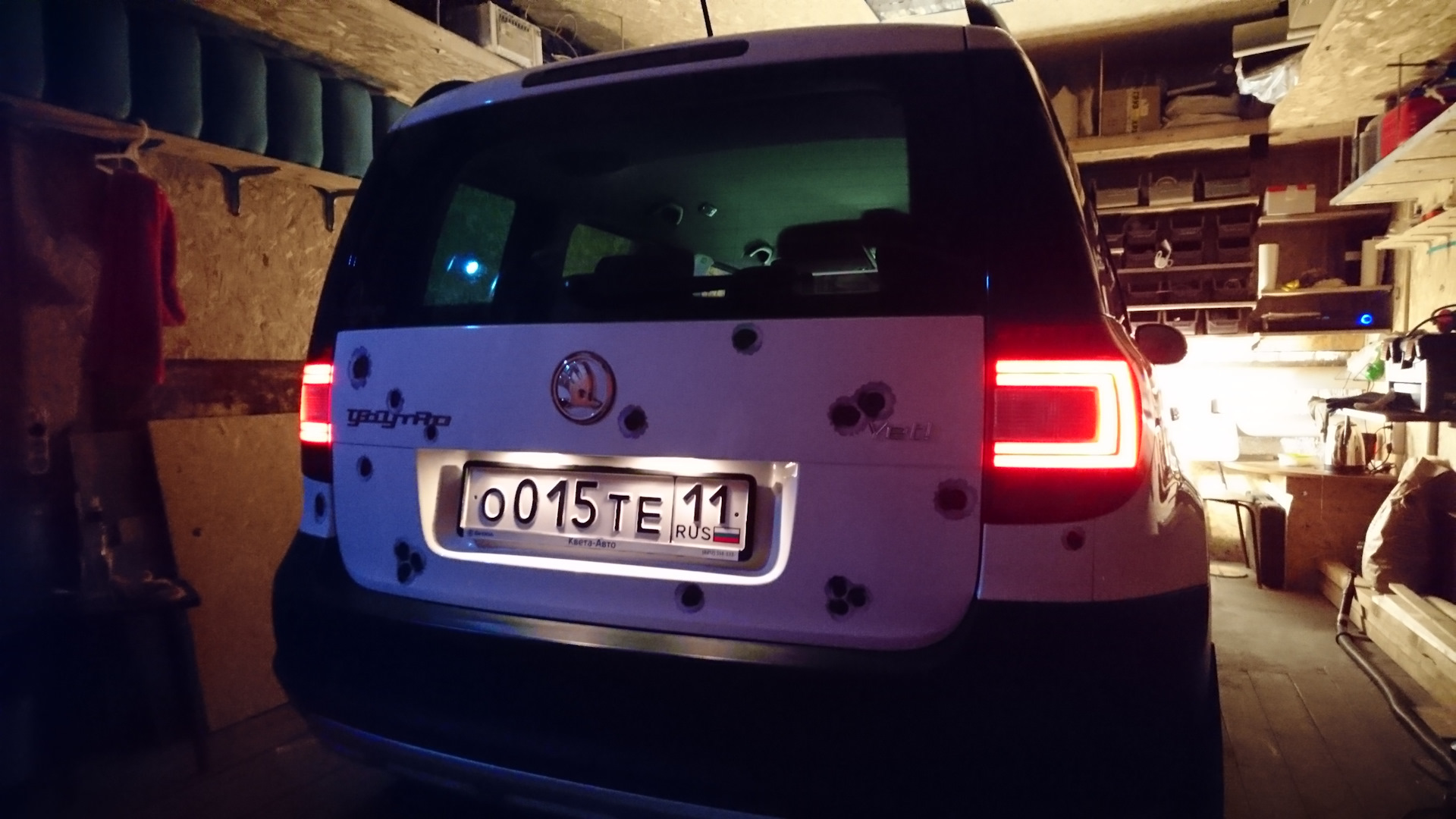 Фонари шкода йети. Led фонарь в Skoda Yeti. Задний фонарь Шкода Йети. Задние фонари Шкода ети. Задняя противотуманная фара Шкода Йети.