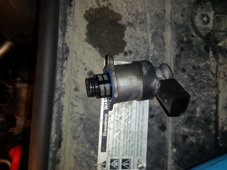 Фильтр на ТНВД. На нем тоже была стружка — Volkswagen Tiguan (1G)