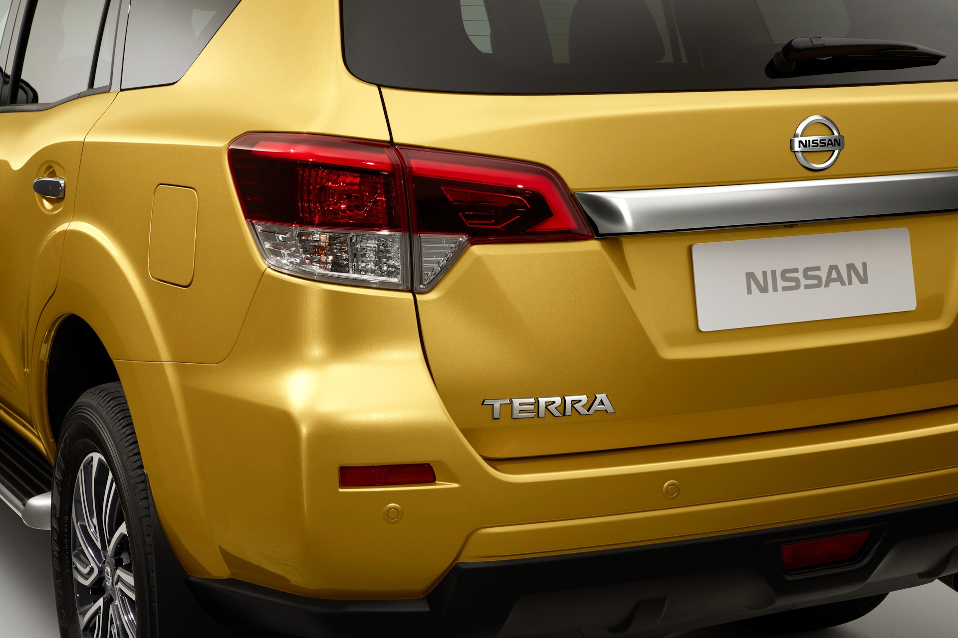 Nissan рамный внедорожник Terra