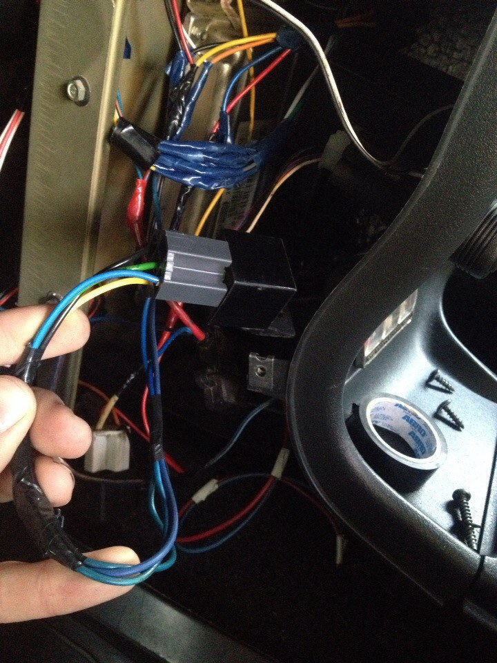 Центральный замок на соболь 4х4. 6 центральный замок. Honda pilot ошибка 86-25 f-can. Залипает поворотник при постановке на сигнализацию. При постановке на сигнализацию моргает одна сторона поворотников.