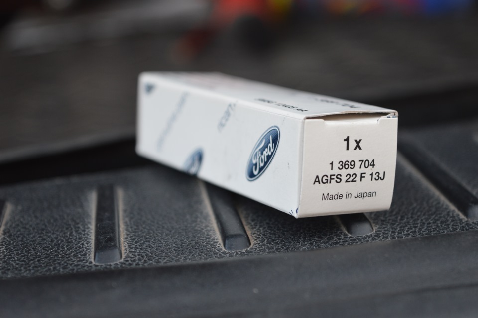 Замена свечей — Ford Focus Hatchback II, 1,8 л, 2008 года | расходники ...