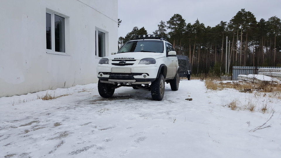 Амортизаторы bilstein на ниву шевроле. 32c2aa5s 960. Амортизаторы bilstein на ниву шевроле фото. Амортизаторы bilstein на ниву шевроле-32c2aa5s 960. картинка Амортизаторы bilstein на ниву шевроле. картинка 32c2aa5s 960. Решил заморочиться в эти выходные и поставить пружины с Мерседеса МЛ500 на свою Шевроле Ниву) По времени вышло не так уж долго, делал все вместе с другом, справились, потратив где-то по 1.5 часа на каждую сторону. Самое суровое было лежать и стоять на коленях на бетонной плите зимой…( Сняли колесо с левой стороны