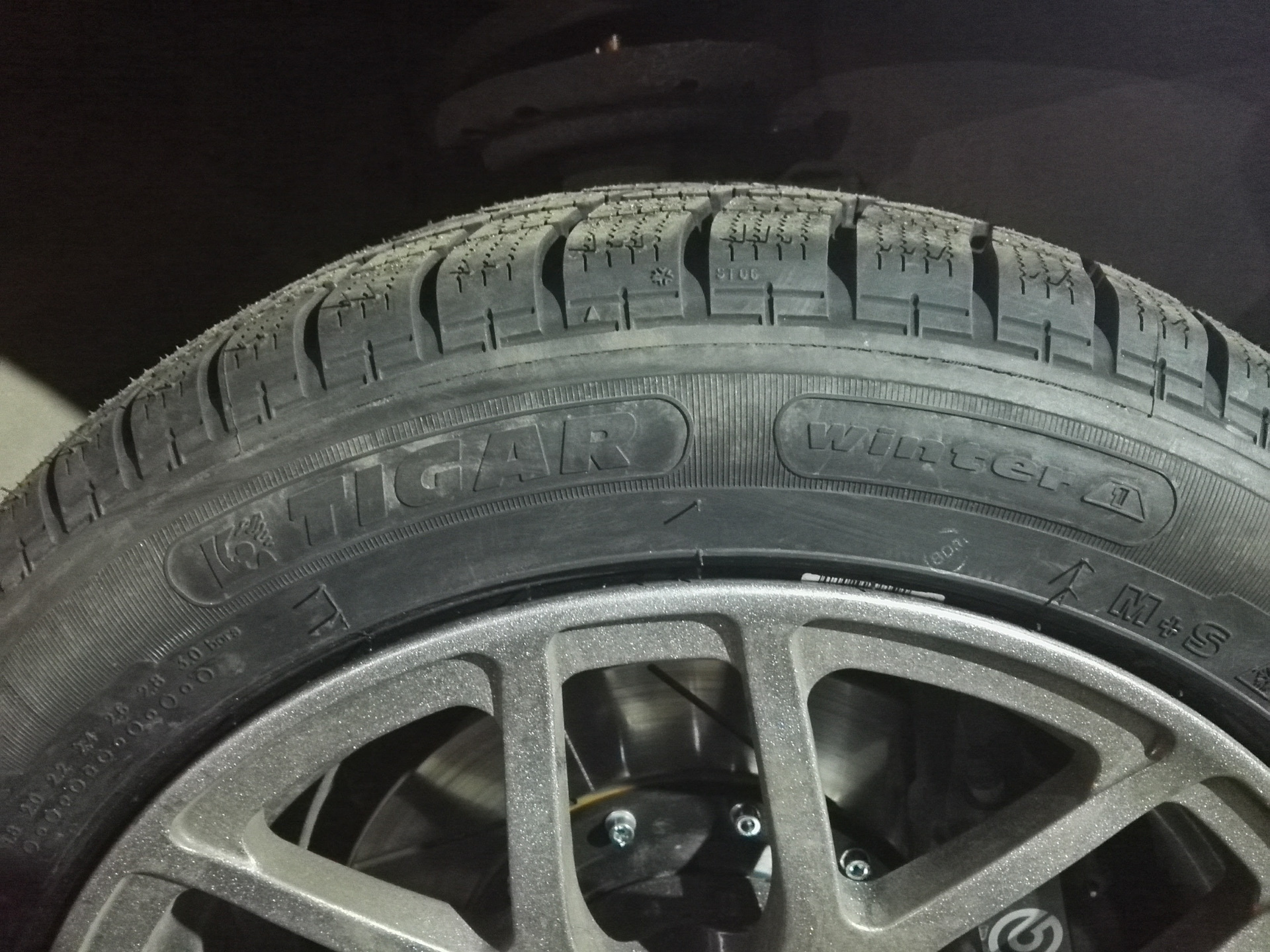 Tigar winter r17. Tigar 205/55 r17. 205/55/17 Tigar Winter. Tigar Winter 205/50 r17. Шина Tigar Winter 205/45r17.