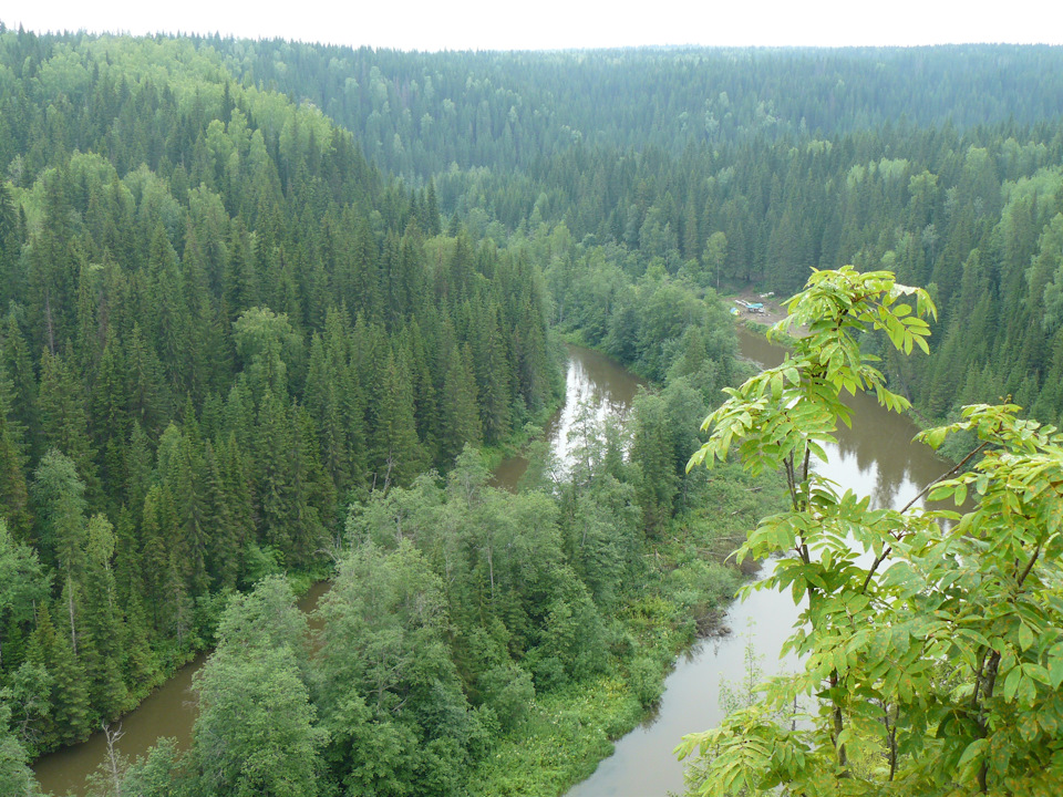 Реку Вижай в этом месте разделила драга, в прошлом здесь добывали алмазы — Chevrolet Niva (1G)
