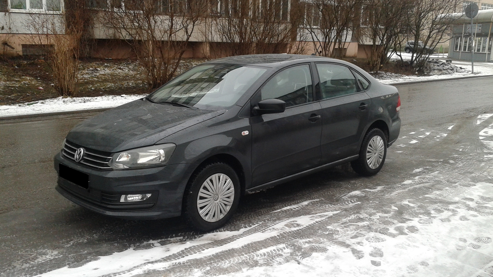 VW Polo sedan серый