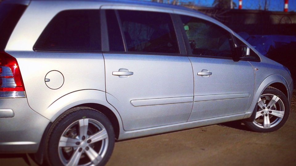 Куплю спойлер на крышку багажника зафира в — Opel Zafira B, 1,8 л, 2013 ...