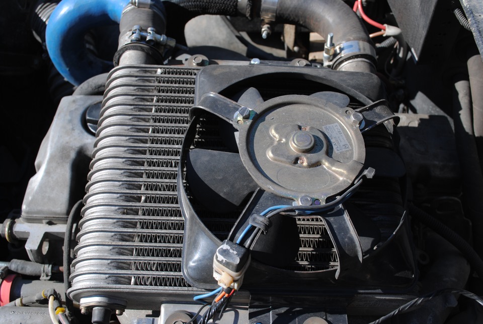 Принудительное охлаждение двигателя. Дополнительное охлаждение на УАЗ 469. Охладитель наддув воздуха 8z6. Принудительное охлаждение интеркулера Мазда сх7 2.3. Вентилятор на интеркулер CX-7.