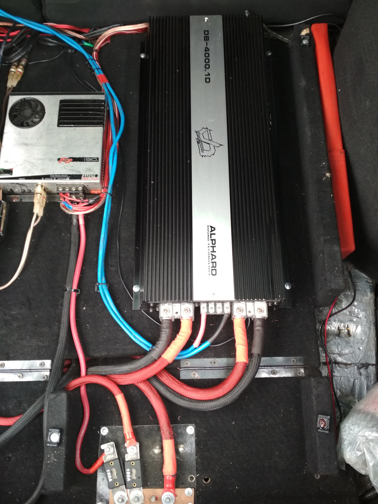 4000. Db-4000. 4000 ural внутри. деф бонс дб 4000. Id software логотип.