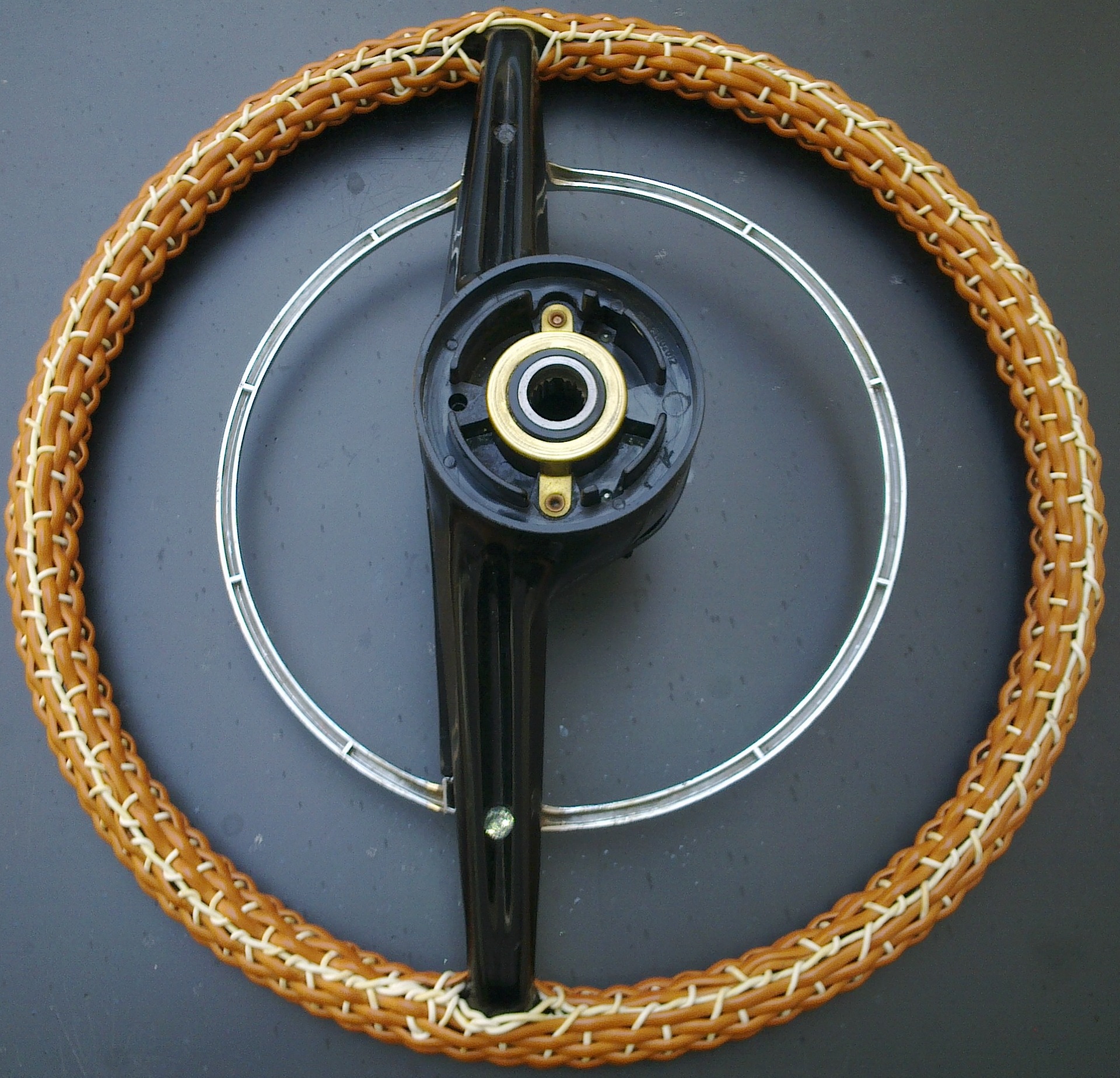 ретро запчасти. фурнитура газ 21. ретро запчасти на газ 21 волга. запчасти москвич 401. ретро комплектующие.