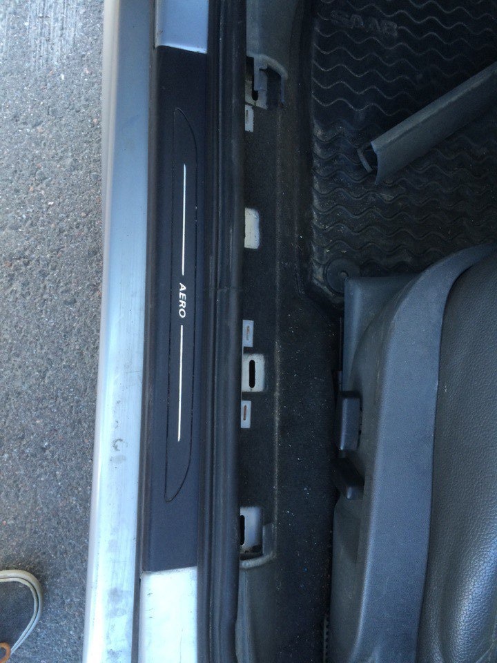 Ремни безопасности плохо возвращаются что делать. 32f520as 960. Ремни безопасности плохо возвращаются что делать фото. Ремни безопасности плохо возвращаются что делать-32f520as 960. картинка Ремни безопасности плохо возвращаются что делать. картинка 32f520as 960. Ремень безопасности с пассажирской стороны стал еще хуже возвращаться обратно после использования. Когда пассажир спереди выходит и отстёгивает ремень, то он потом еще какое то время болтается и вяло — вяло возвращается назад. И проблема тут совсем не в пружине натяжителя и механизма, а в обычном скоплении пыли и грязи на петле внутри обшивки, через которую проходит ремень. Видел тут на Драйве несколько постов на эту тему. Некоторые пол машины разбирают, чтобы добраться до механизма ремней безопасности, снять его, перетянуть пружину и собрать все обратно. Делать этого совершенно не нужно. Тут поможет старая добрая силиконовая смазка. Решение проблемы, к стати, нашел на форуме Меган Клуба. Ремни безопасности плохо возвращаются что делать. 32f520as 960. Ремни безопасности плохо возвращаются что делать фото. Ремни безопасности плохо возвращаются что делать-32f520as 960. картинка Ремни безопасности плохо возвращаются что делать. картинка 32f520as 960. Ремень безопасности с пассажирской стороны стал еще хуже возвращаться обратно после использования. Когда пассажир спереди выходит и отстёгивает ремень, то он потом еще какое то время болтается и вяло — вяло возвращается назад. И проблема тут совсем не в пружине натяжителя и механизма, а в обычном скоплении пыли и грязи на петле внутри обшивки, через которую проходит ремень. Видел тут на Драйве несколько постов на эту тему. Некоторые пол машины разбирают, чтобы добраться до механизма ремней безопасности, снять его, перетянуть пружину и собрать все обратно. Делать этого совершенно не нужно. Тут поможет старая добрая силиконовая смазка. Решение проблемы, к стати, нашел на форуме Меган Клуба.