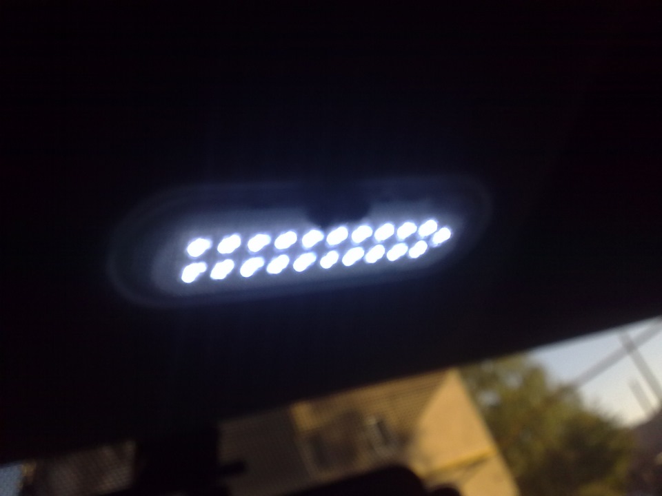 Переделка плафона освещения салона на 21 пиранью — Renault Logan (1G ...