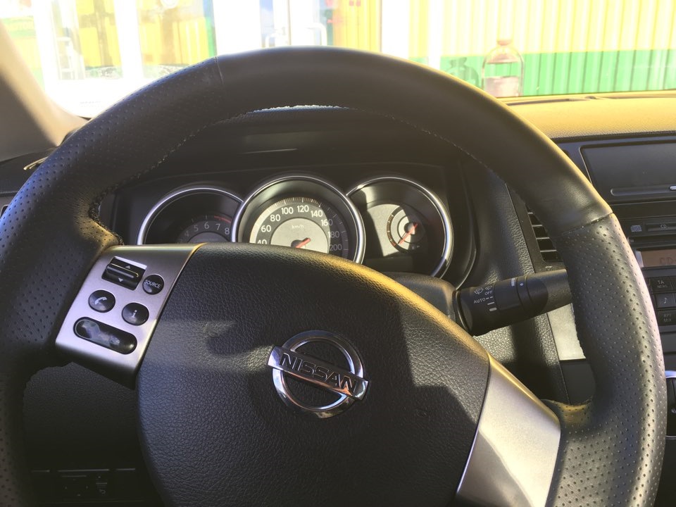 Обтяжка руля кожей — Nissan Tiida (1G), 1,6 л, 2008 года | аксессуары ...