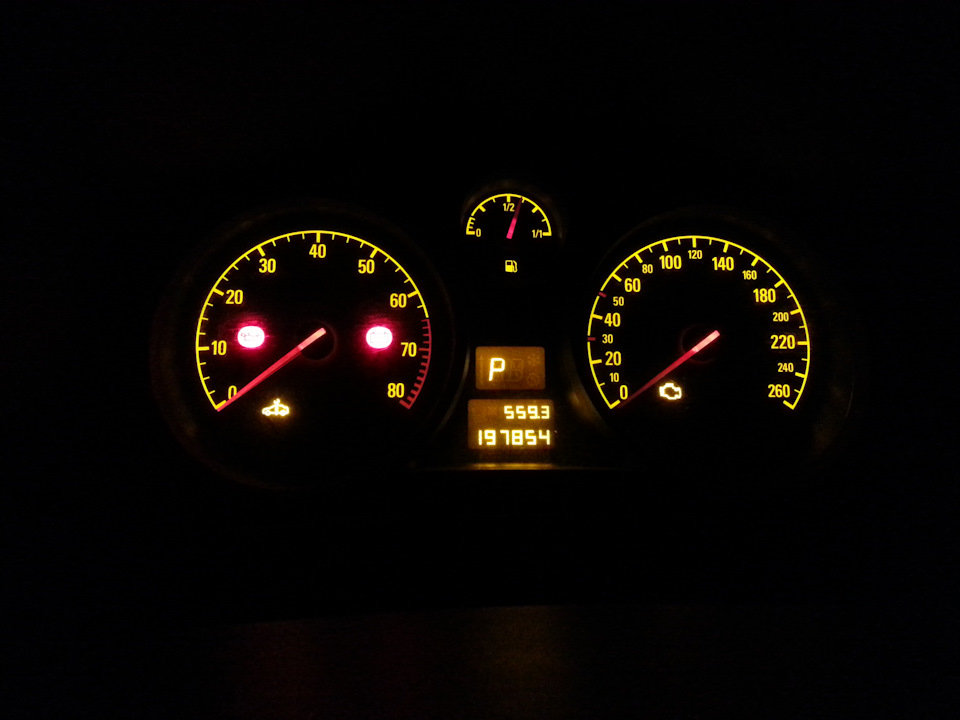 Замена ламп ближнего света — Opel Astra H, 1,8 л, 2007 года ...