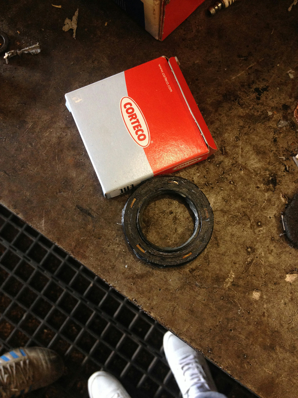 Замена сальника хвостовика w57 — Toyota Mark II (80), 1,8 л, 1988 года ...