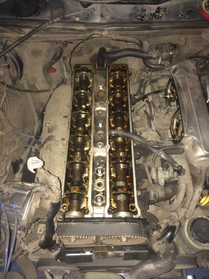 Замена прокладок клапанных крышек и чистка свечных колодцев. — Toyota ...