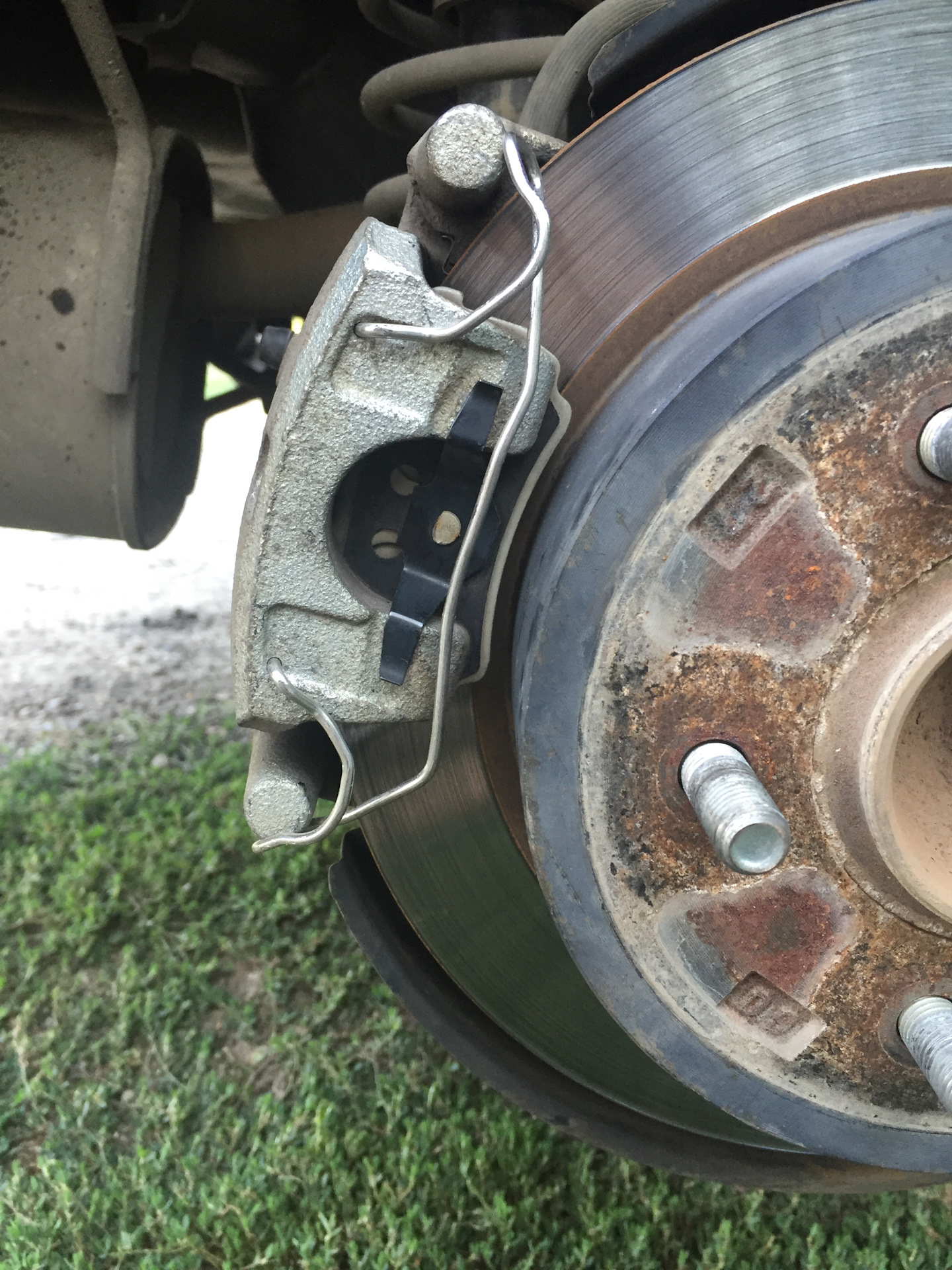 Стук суппортов лансер. Стук суппортов лансер. Стук суппортов лансер. Суппорт заднего тормоза митсубиси лансер 10. Суппорт лансер 9 передний.