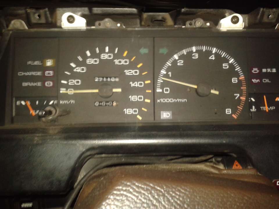Замена лампочек приборной панели — Toyota Corolla (80), 1,5 л, 1985 ...