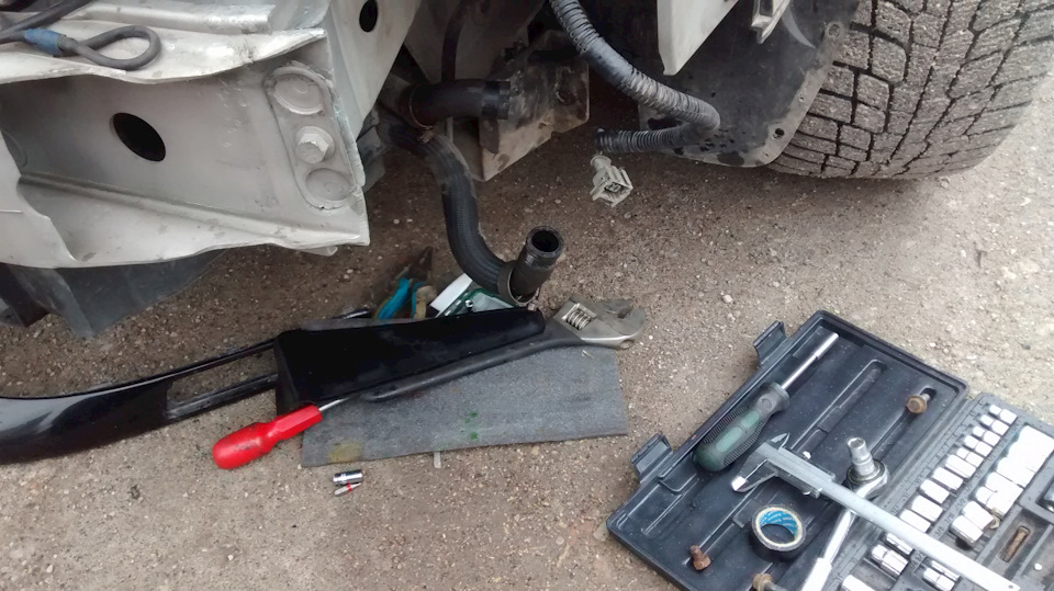 патрубки закоротил медной трубкой с 18 диаметром, подачу топлива — болт+хомут — Volvo S80 (1G)