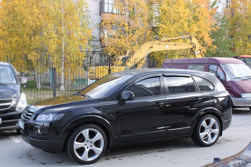 Каптива с100. Chevrolet Captiva тонированная. Шевроле Каптива с100 черная. Шевроле Каптива с 100 тонированная. Шевроле Каптива черная тонированная.