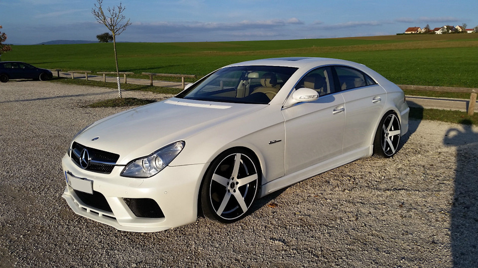 Black Mercedes Benz CLS 219