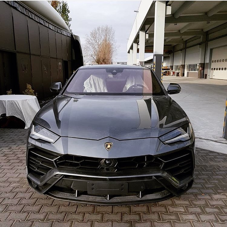 Lamborghini Urus drive2