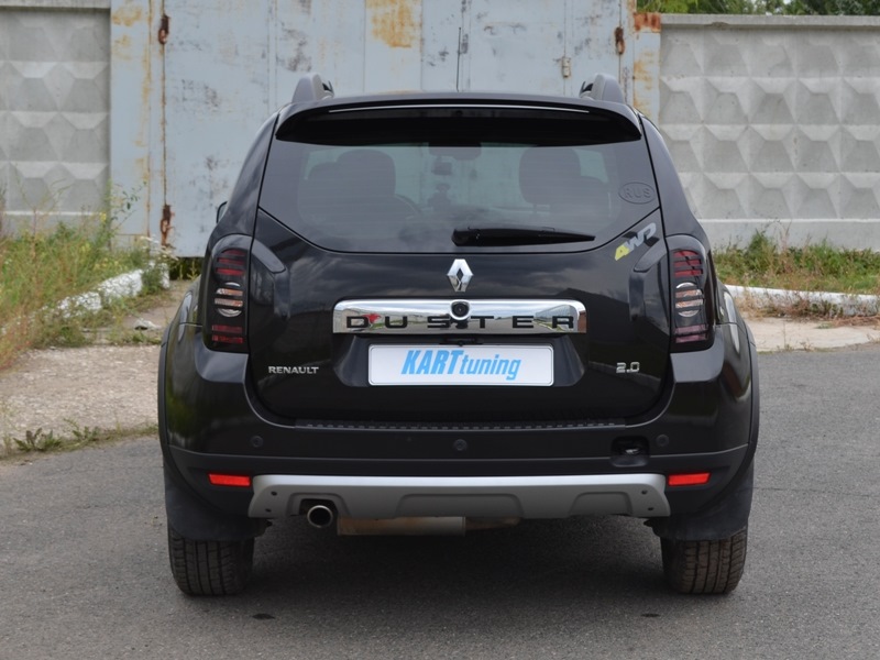 Накладки дастер 2013. Накладки на задние фонари Renault Duster. Рено Дастер 2013 год задок.