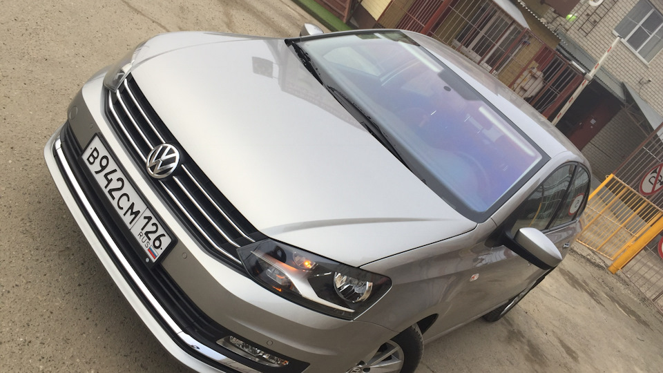 Volkswagen Polo Sedan 1.6 амт #highline#...