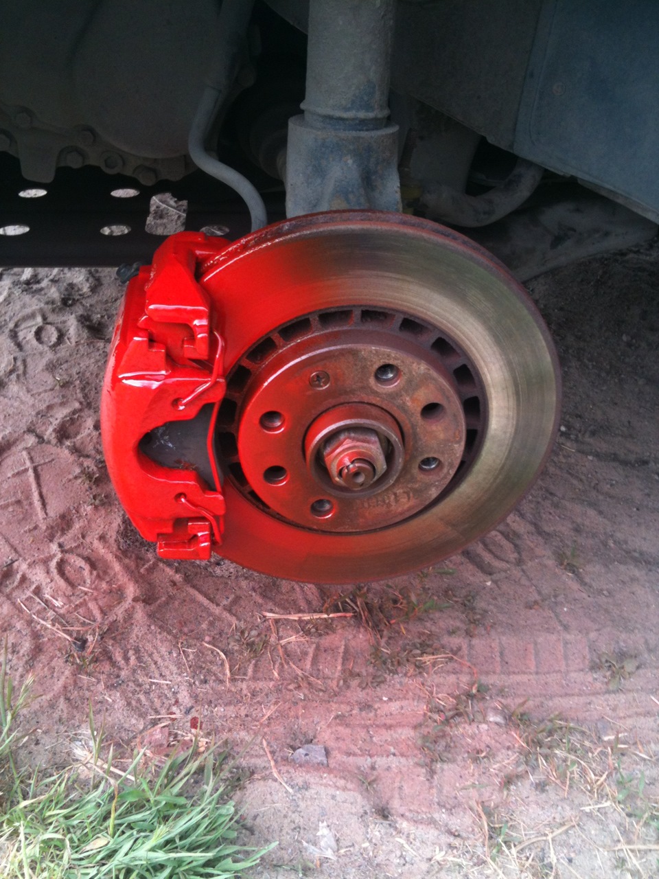 Крашенные барабаны и суппорта. Крашенные суппорта. Покрасить суппорт и барабан. Покрасить тормозные барабаны. Покрасить суппорт и барабан.