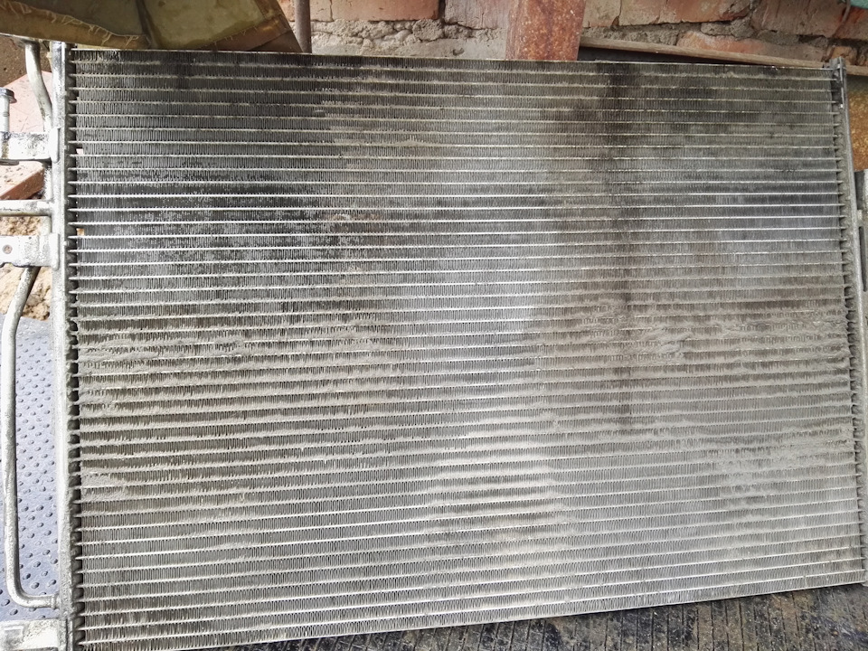 это радиатор кондее — грязноват. Да?! — Chevrolet Captiva (1G)