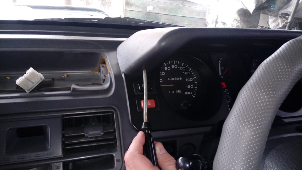 Как снять панель паджеро 2