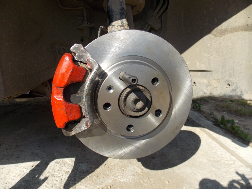 Треснул тормозной диск — Audi A4 (B5), 1,8 л, 1998 года | своими руками ...